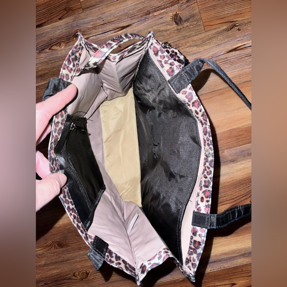 LEOPARD PRINT โญ๏ธ TOTE BRAG BAG, w/ Photo Holders and attached change purse, NWT - Picture 6 of 6